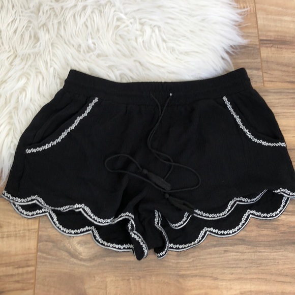 Aeropostale Pants - Aeropostale size small black embroidered shorts